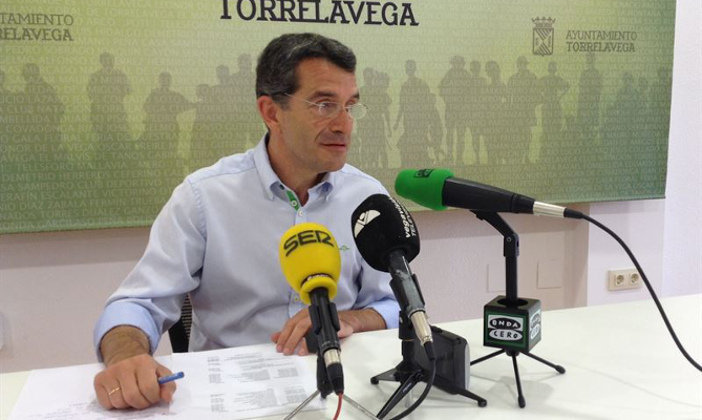 El concejal de Hacienda, Pedro Pérez Noriega, durante la rueda de prensa