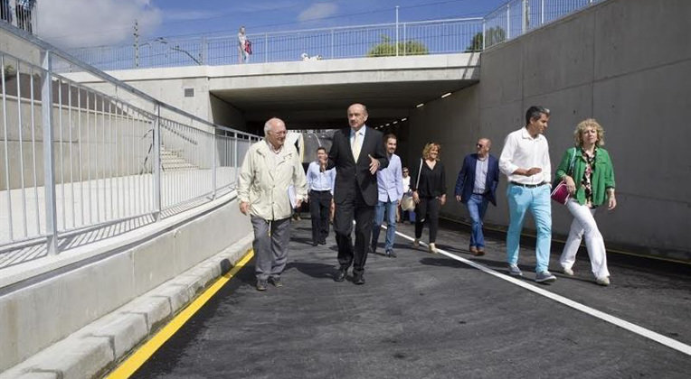 José María Mazón, Eva Díaz Tezanos y Pablo Zuloaga han inaugurado el paso subterráneo