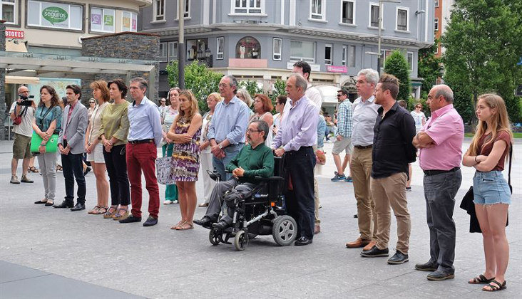 Minuto de silencio del Ayuntamiento de Santander por los atentados de Estambul