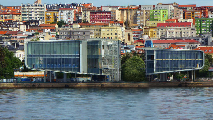 El Centro de Arte Botín, visto desde el mar