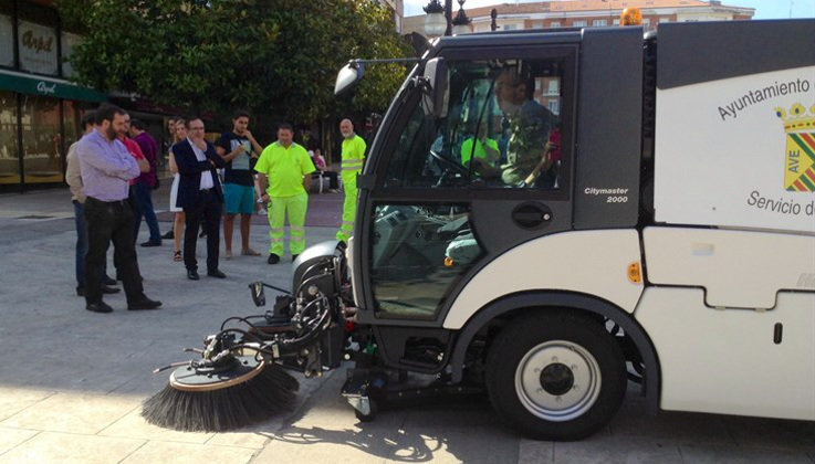 Torrelavega cuenta ya con dos nuevas máquinas de limpieza viaria