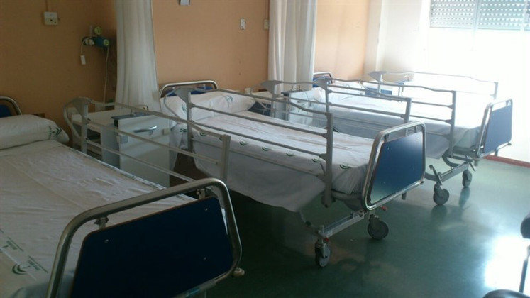 Los hospitales del Sistema Nacional de Salud han cerrado este verano 10.603 camas