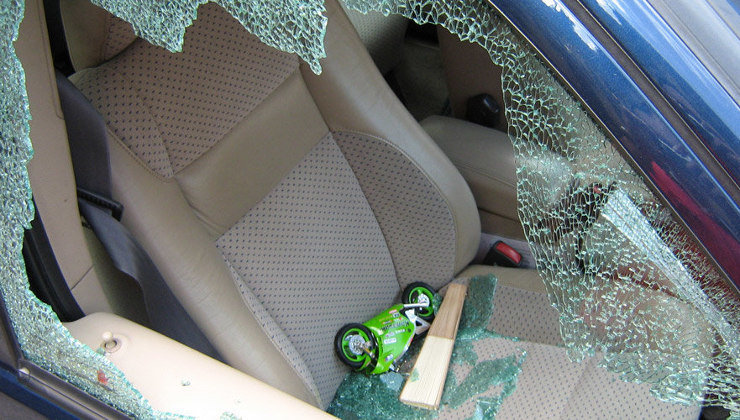 La Guardia Civil ha tenido que romper una ventanilla del coche para poder salvar al bebé inconsciente
