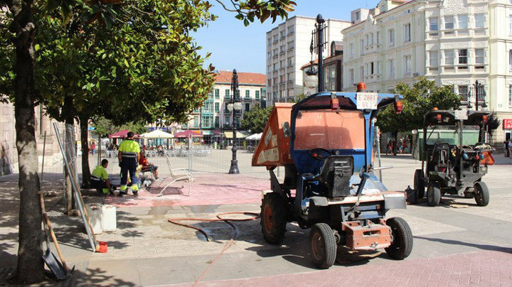 Acondicionamiento y obras en plazas y aceras en Torrelavega