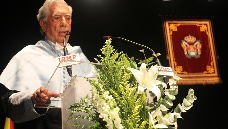 El escritor Mario Vargas Llosa, durante su discurso de investidura