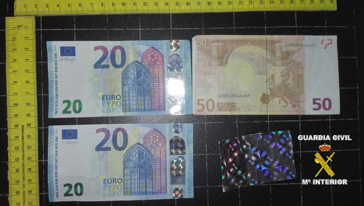 Billetes falsos y material incautado a los falsificadores de billetes