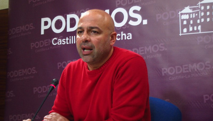 El secretario regional de Podemos, José García Molina, durante la comparecencia