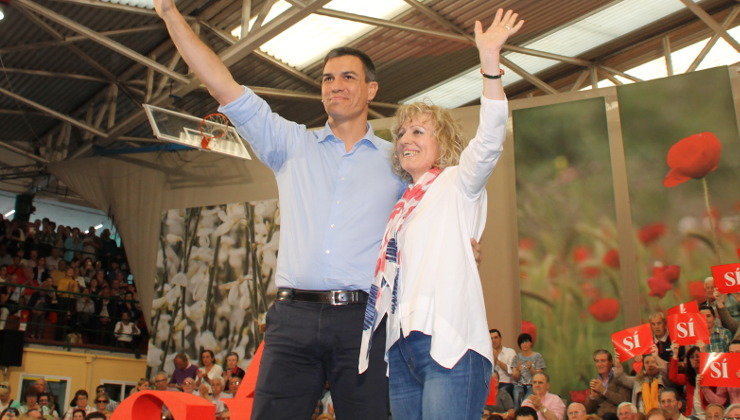 El ex secretario general del PSOE, Pedro Sánchez, y la secretaria general regional, Eva Díaz Tezanos, durante un mitin de campaña