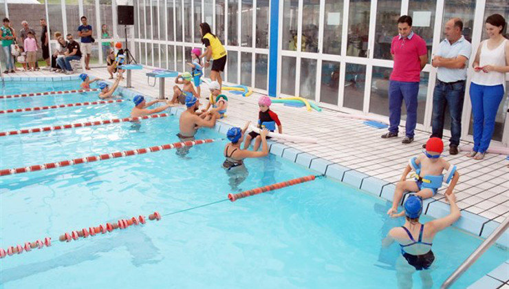 Las obras de la piscina municipal de Renedo de Piélagos han generado un coste adicional de 90.000 euros
