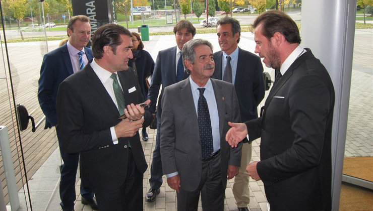El presidente de Cantabria, Miguel Ángel Revilla, quiere reunirse con Rajoy para pedir el tren a Santander