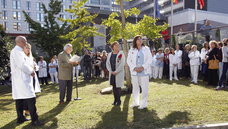 La consejera de Sanidad, María Luisa Real, durante el homenaje a las víctimas de la tragedia de Valdecilla
