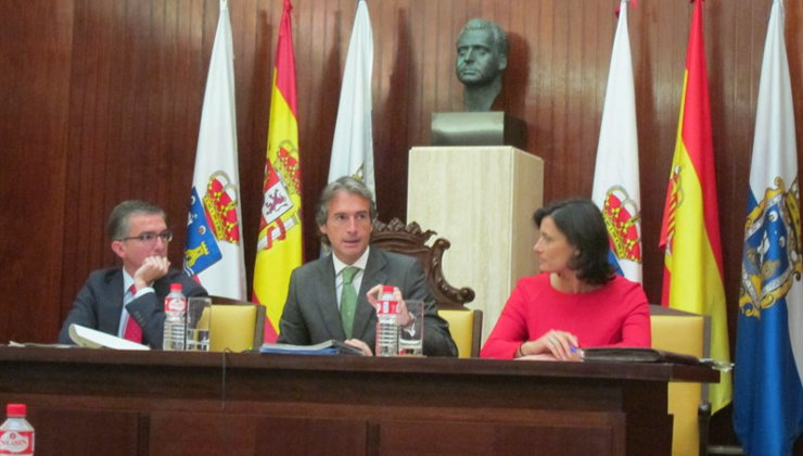 Íñigo de la Serna, durante un pleno del Ayuntamiento de Santander
