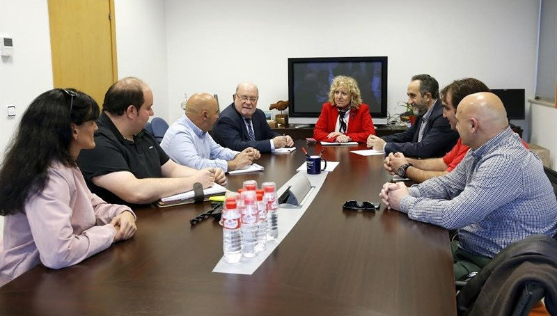 Díaz Tezanos, Sota y Blanco, reunidos con miembros del comité de empresa de Sidenor.