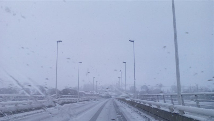 La nieve ya está presente en algunas carreteras de Cantabria
