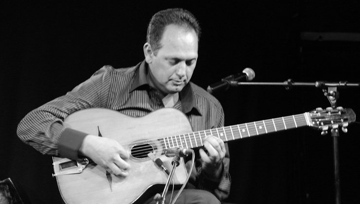 El guitarrista Stochelo Rosenberg actúa en la Fundación Botín. Foto: Wikipedia