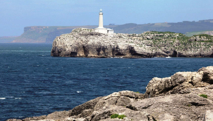 El faro de la isla de Mouro es uno de los protagonistas de las postales de Correos