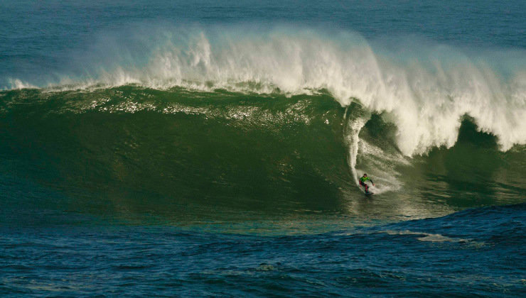 La Vaca Gigante convierte a Santander en el centro del surf de grandes olas
