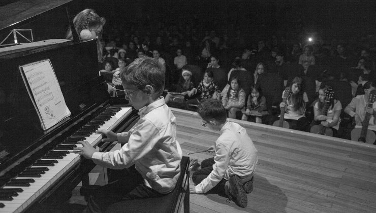 Los más pequeños se suben por primera vez a un escenario con el concierto de la Escuela Municipal de Música de Camargo