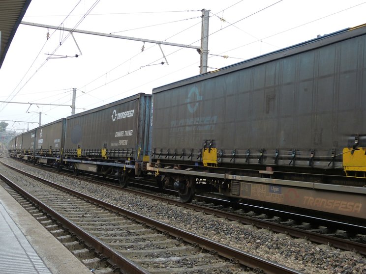 Tren de mercancías, transporte ferroviario