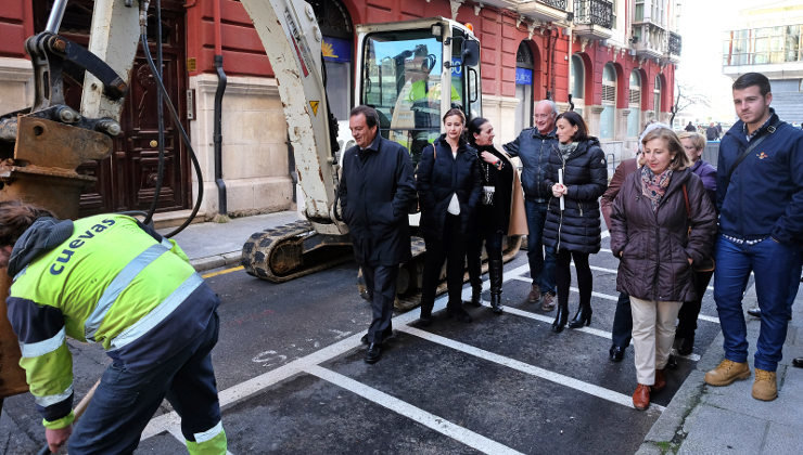 Las autoridades han visitado el inicio de las obras de remodelación de la plaza de las Estaciones de Santander