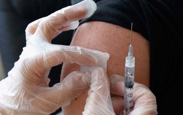 Revilla quiere abordar la vacunación de los menores de 30 años ante el aumento de casos