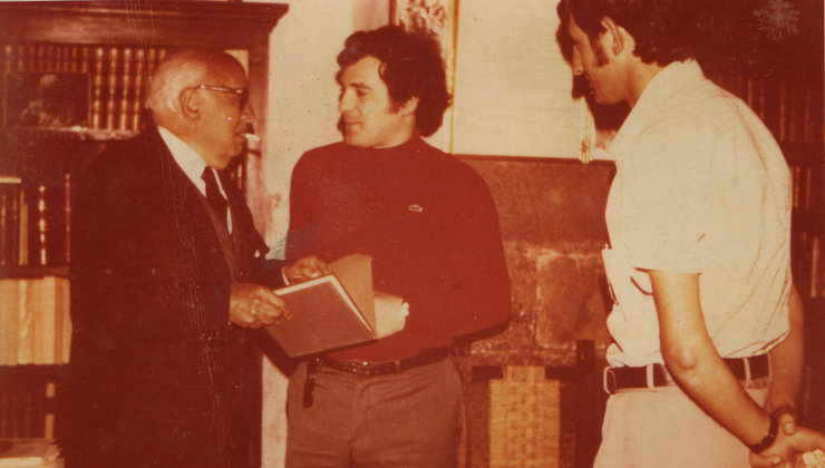 José María de Cossío e Isidro Cicero conversan en la Casona de Tudanca a finales de 1976 o principios de 1977 | Foto: Col. Isidro Cicero