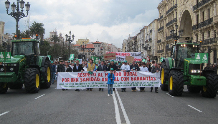 Manifestación de los ganaderos por las calles de Santander