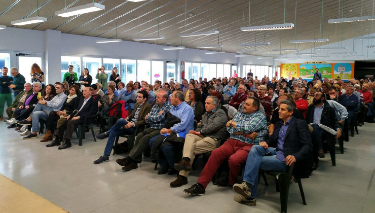 Dirigentes y militantes del PSOE, durante el acto de apoyo a Pedro Sánchez celebrado el pasado 11 de marzo en Reocín