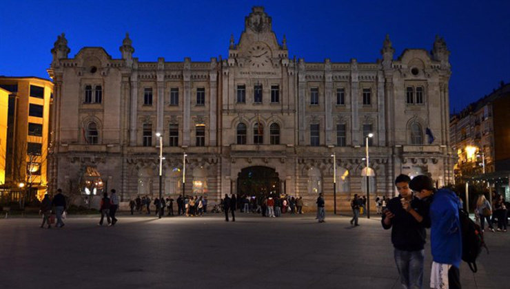 El Ayuntamiento de Santander, apagado por &#39;La Hora del Planeta&#39;