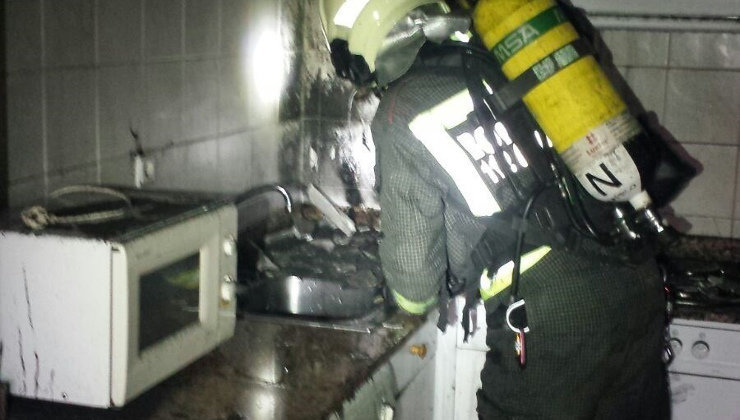 El incendio se ha producido en la cocina de una vivienda del tercer piso