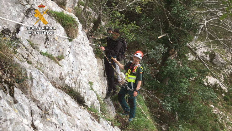 La Guardia Civil ha rescatado a dos montañeros atrapados en una pared vertical del Desfiladero de la Hermida