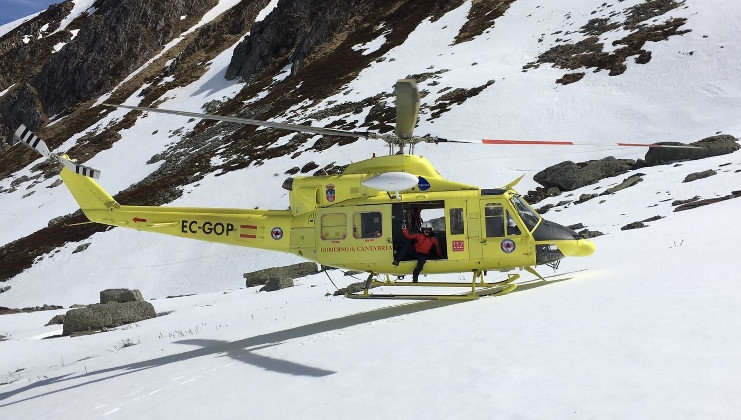 El montañero que ha caído por el pico Tres Mares ha sido rescatado en helicóptero