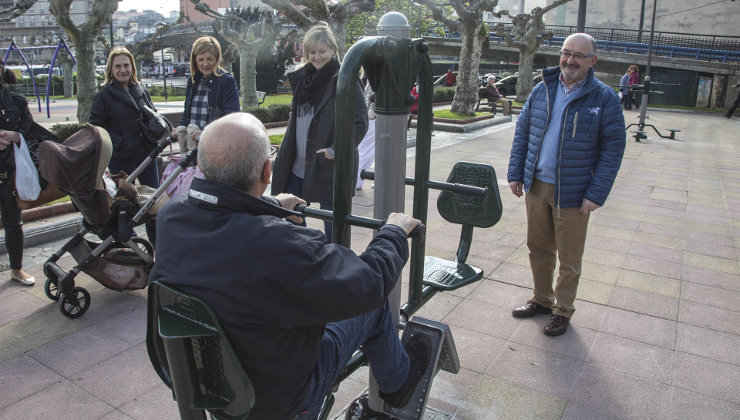 El Parque Lorenzo Cagigas de Camargo ya cuenta con aparatos de ejercicio biosaludables