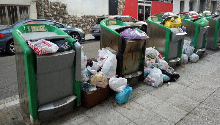 Contenedores de basura en la calle Isaac Peral | Foto: O.B.