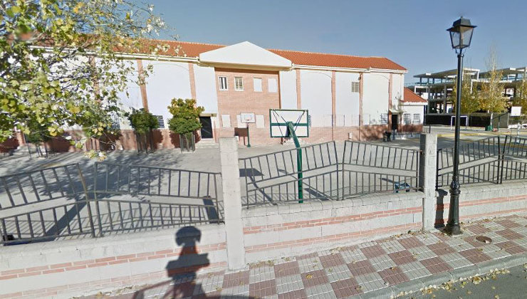 Patio del colegio donde tuvo lugar la agresión. Foto: Google Maps