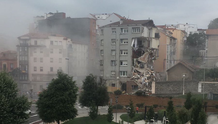 Estado en el que ha quedado el edificio de Santander tras el derrumbe