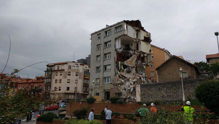 Estado en el que ha quedado el edificio de Santander tras el derrumbe