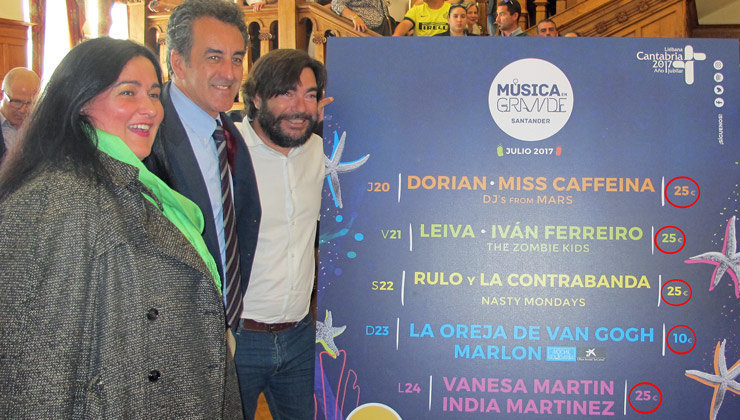 El empresario Guillermo Vega, junto al consejero de Turismo, Francisco Martín, en la presentación de los conciertos de la Semana Grande