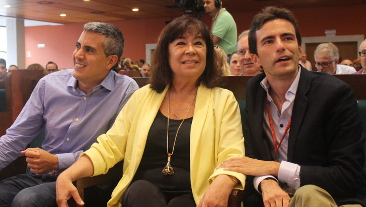 El secretario general del PSOE de Cantabria, Pablo Zuloaga; la presidenta de los socialistas, Cristina Narbona, y el miembro de la Ejecutiva Federal, Pedro Casares
