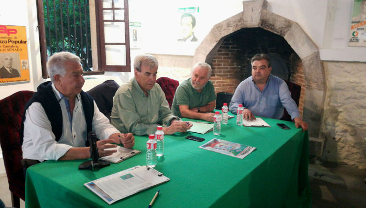 Evaristo Domínguez, Rafael de la Sierra, Joaquín Martínez Cano y Miguel Ángel Ruiz Lavín, durante la charla con motivo de los 40 años de las primeras elecciones democráticas