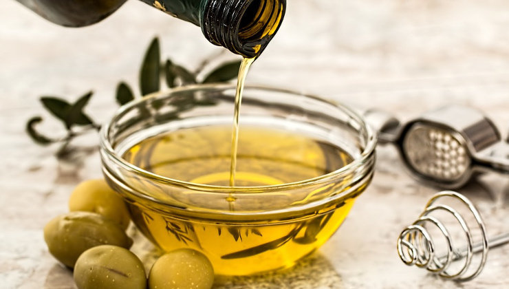 El aceite de oliva es un alimento que puede ayudar a superar el confinamiento