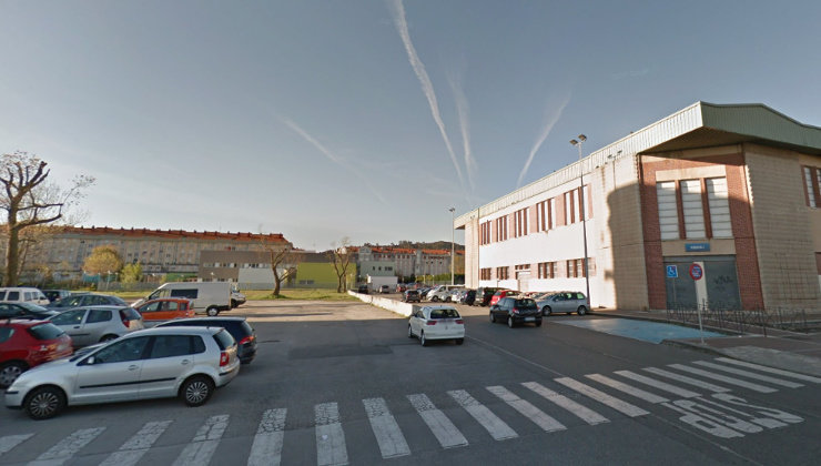 Zona en la que se ubicará el nuevo aparcamiento en la Avenida de Cantabria. Foto: Google Maps