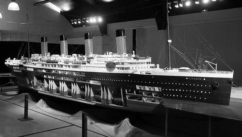 Reproducción del Titanic que puede verse en la Plaza Porticada de Santander
