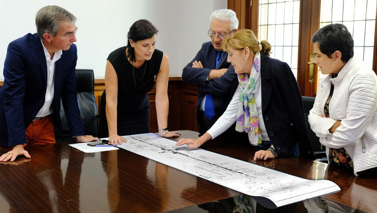 La alcaldesa de Santander, Gema Igual, ha expuesto la mejora de la Avenida Los Castros