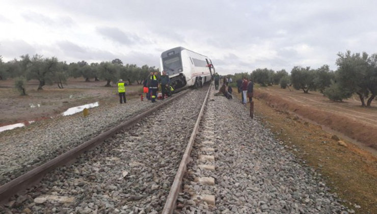 El tren ha descarrilado cuando cubría el tramo Sevilla-Málaga. Foto: Público