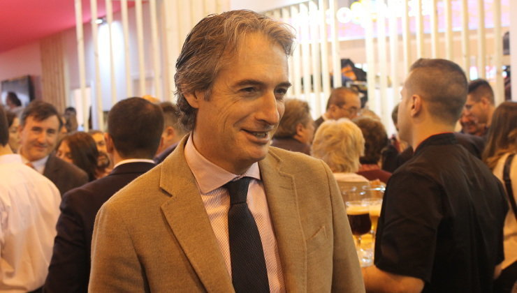 El ministro de Fomento, Íñigo De la Serna, en el stand de Cantabria en Fitur