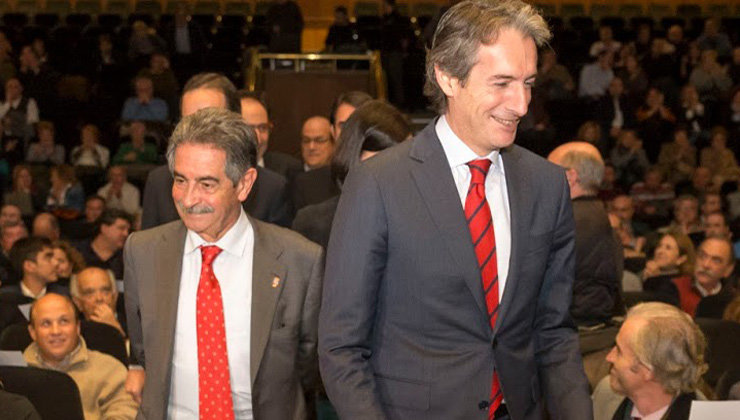 El presidente de Cantabria, Miguel Ángel Revilla, y el ministro de Fomento, Íñigo de la Serna, en el CASYC. Foto: Lalo Cuevas