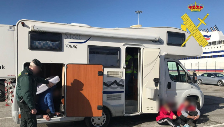 La Guardia Civil ha descubierto a cuatro personas en el maletero de una caravana que intentaba entrar en el ferry de Bilbao
