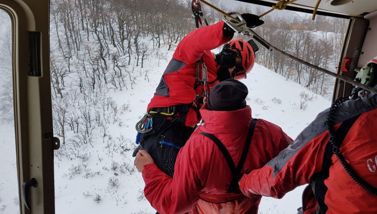 El helicóptero del Gobierno ha rescatado al hombre en Picos de Europa