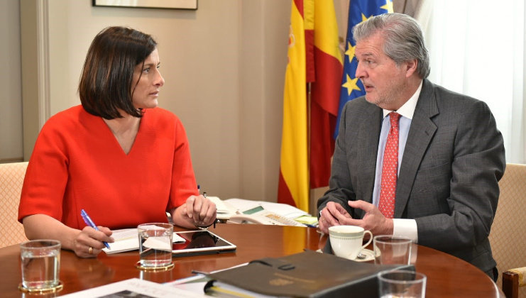 La alcaldesa de Santander, Gema Igual, y el ministro de Cultura, Íñigo Méndez de Vigo